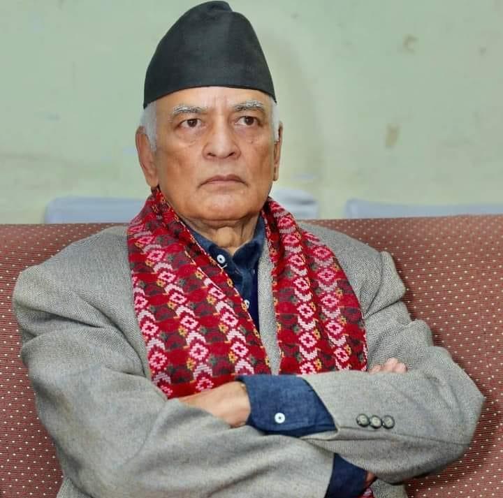 पुस्तकका लेखक डा. द्वारिकानाथ ढुङ्गेल