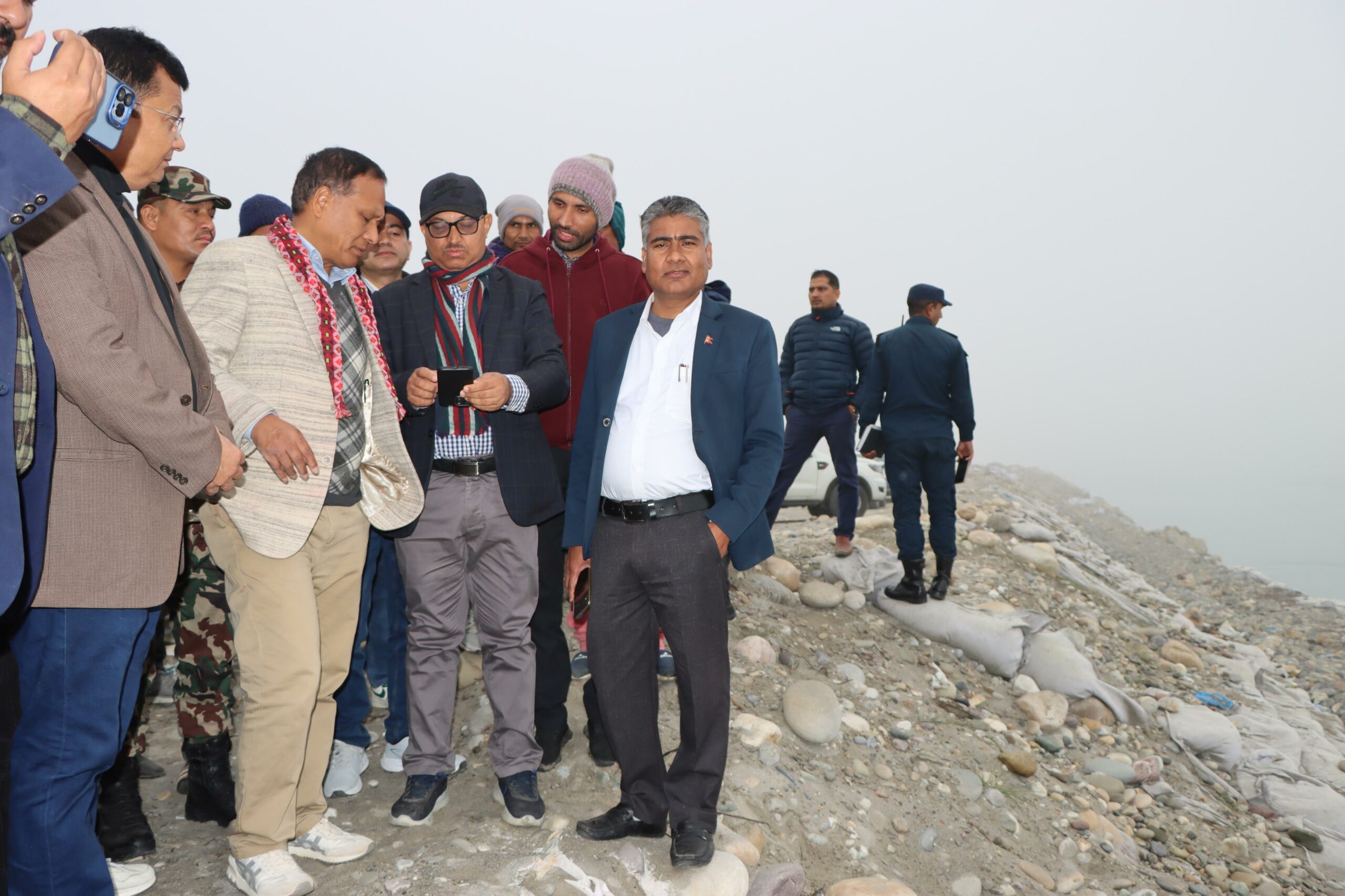 महाकाली पुल र बस्ती बचाउन तटबन्दको काम वर्षायाम अघि नै सम्पन्न गरौं : मन्त्री कुलमान घिसिङ